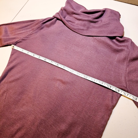 Vintage 80s Lavender Turtleneck Acrylic Medium - Picture 5 of 11